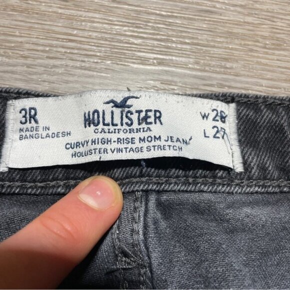 Hollister Two Tone High Rise Curvy Mom Jeans Size 3 - Picture 4 of 6